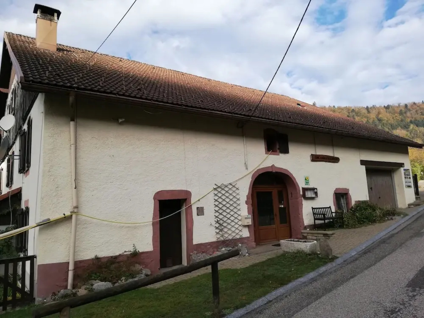 Ferme auberge à la colline