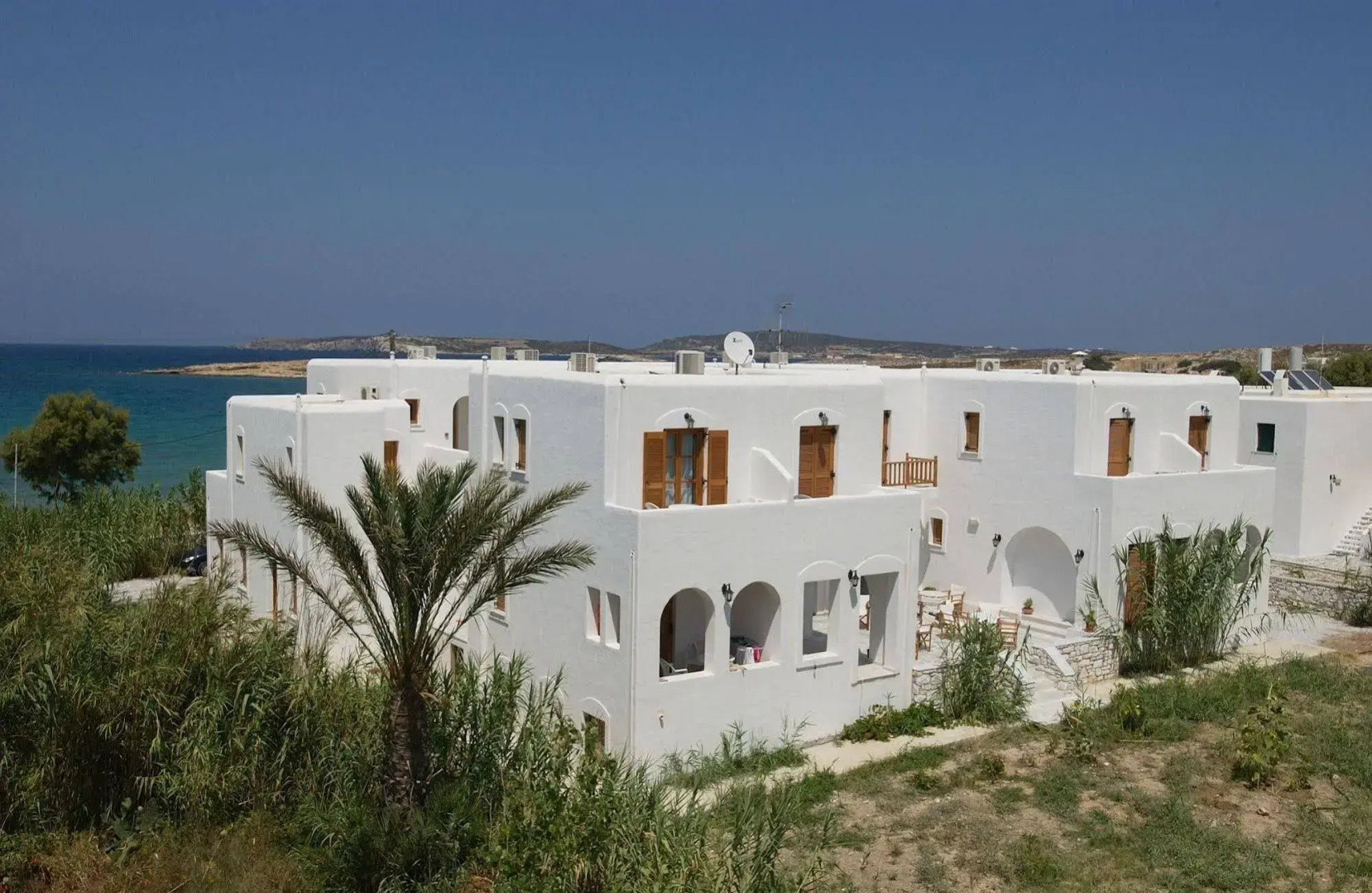 Roussos Beach Hotel