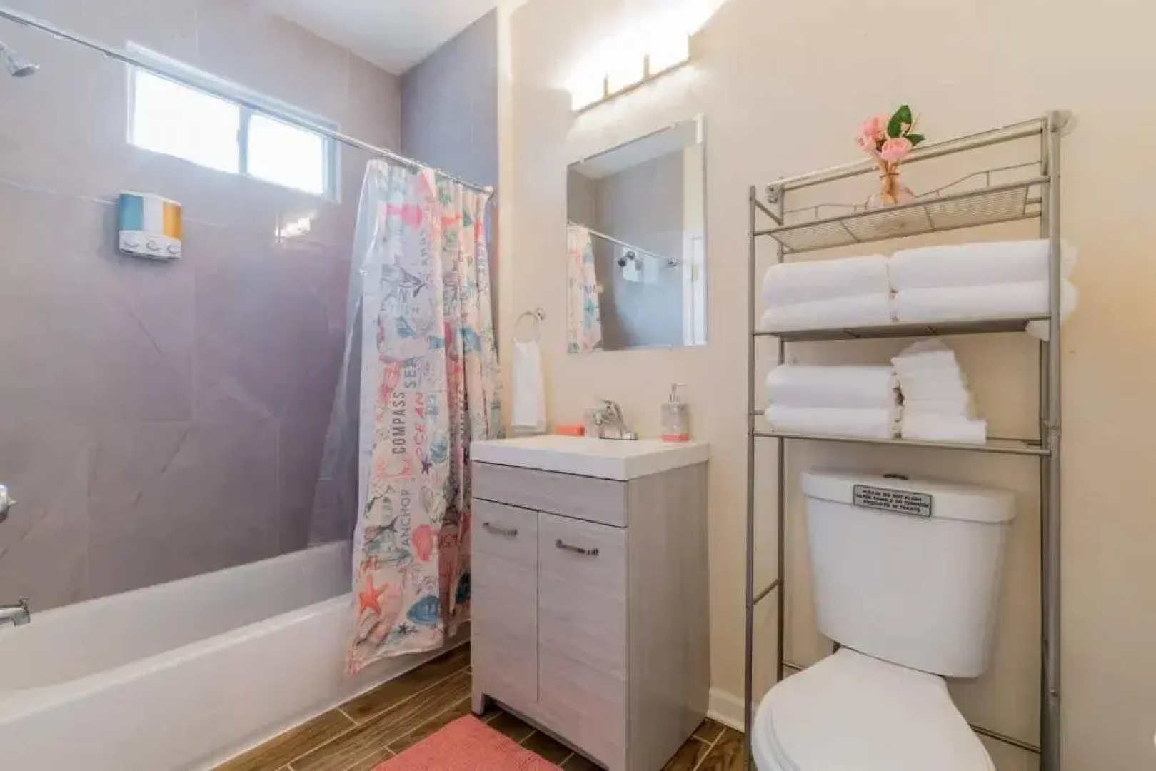 2 Blocks from Beach-Sleeps 16