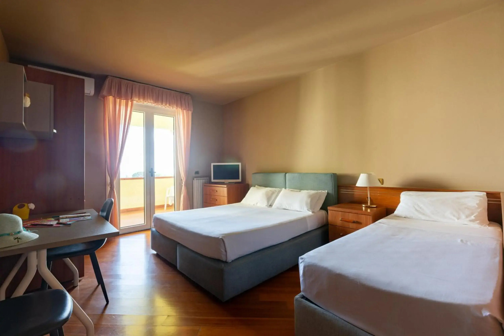 Отель Loano 2 Village