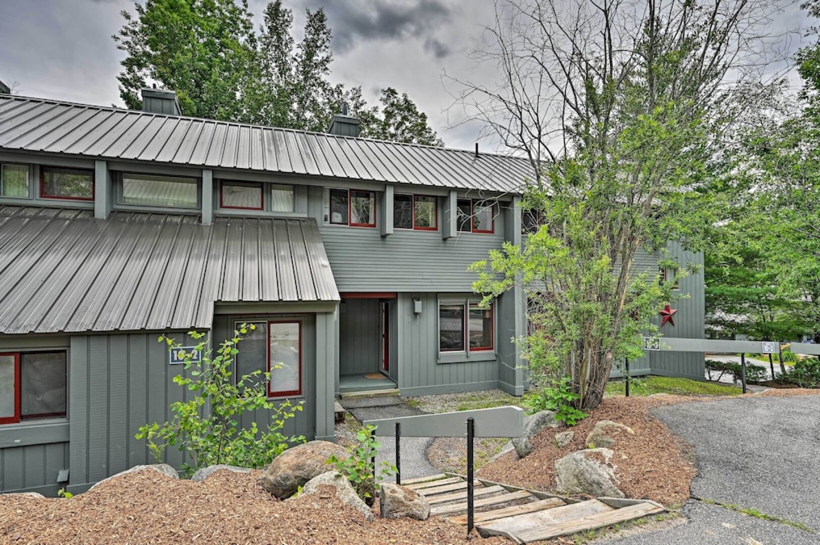 Village of Loon Mtn Condo w/ Fireplace & Balcony!