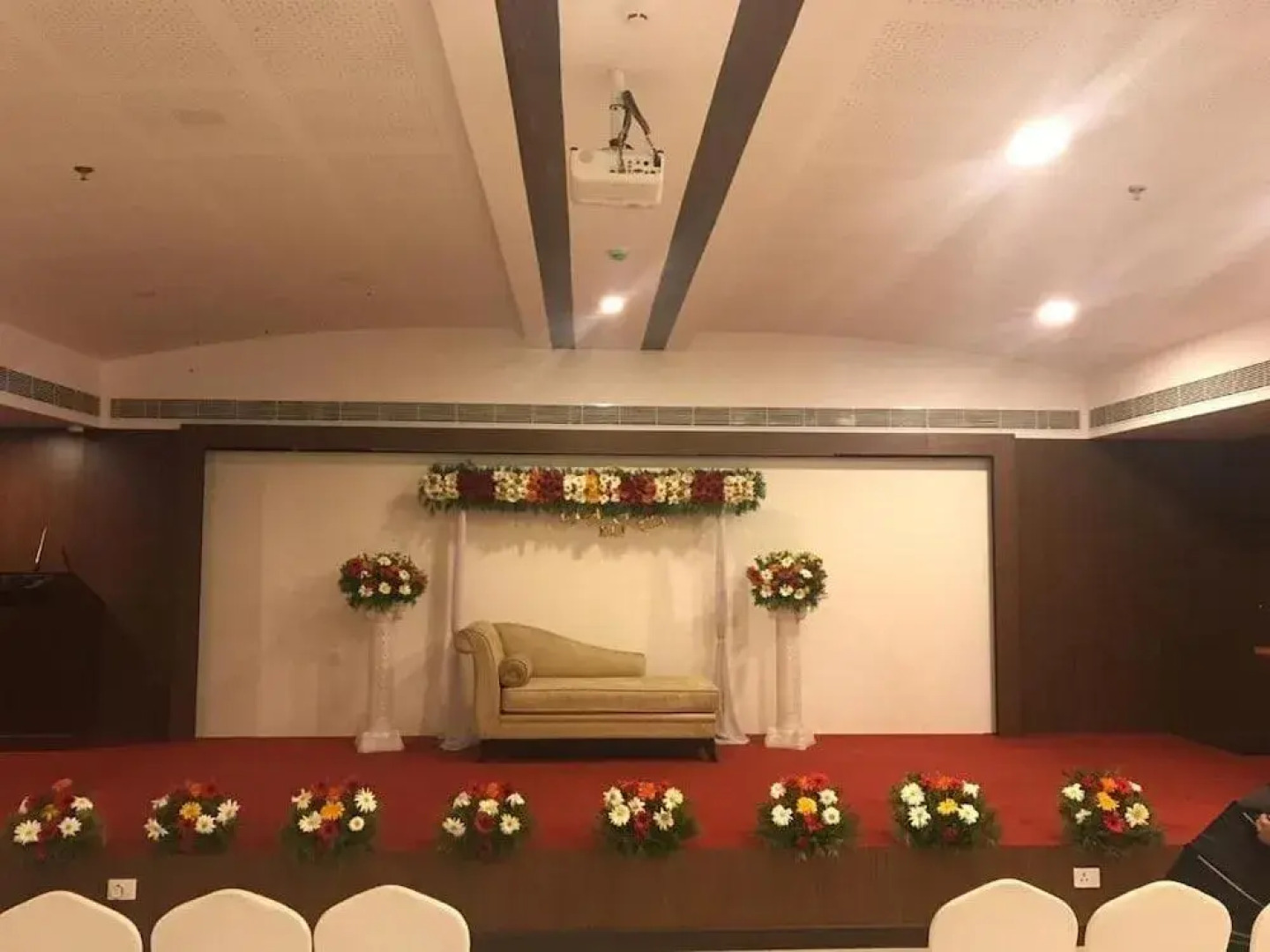 Navaratna Inn A Luxury Hotel