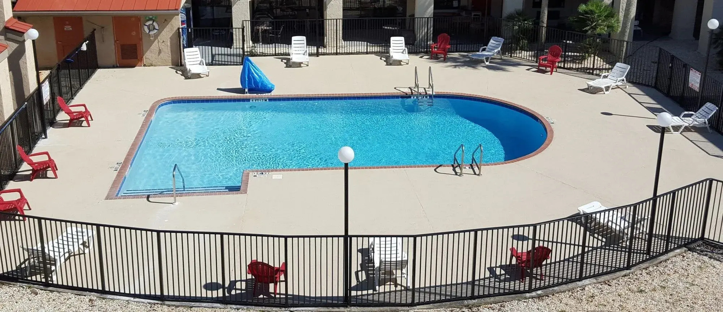 Tricove Inn & Suites