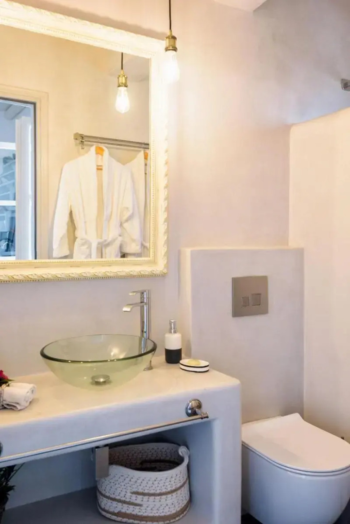 Blue Waves Suites & Apartments To Kyma