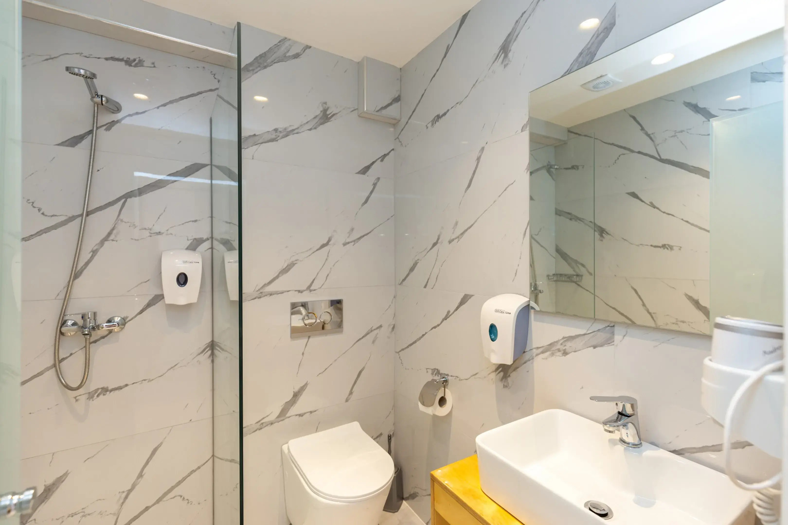 Aqua Luxury Suites Roda