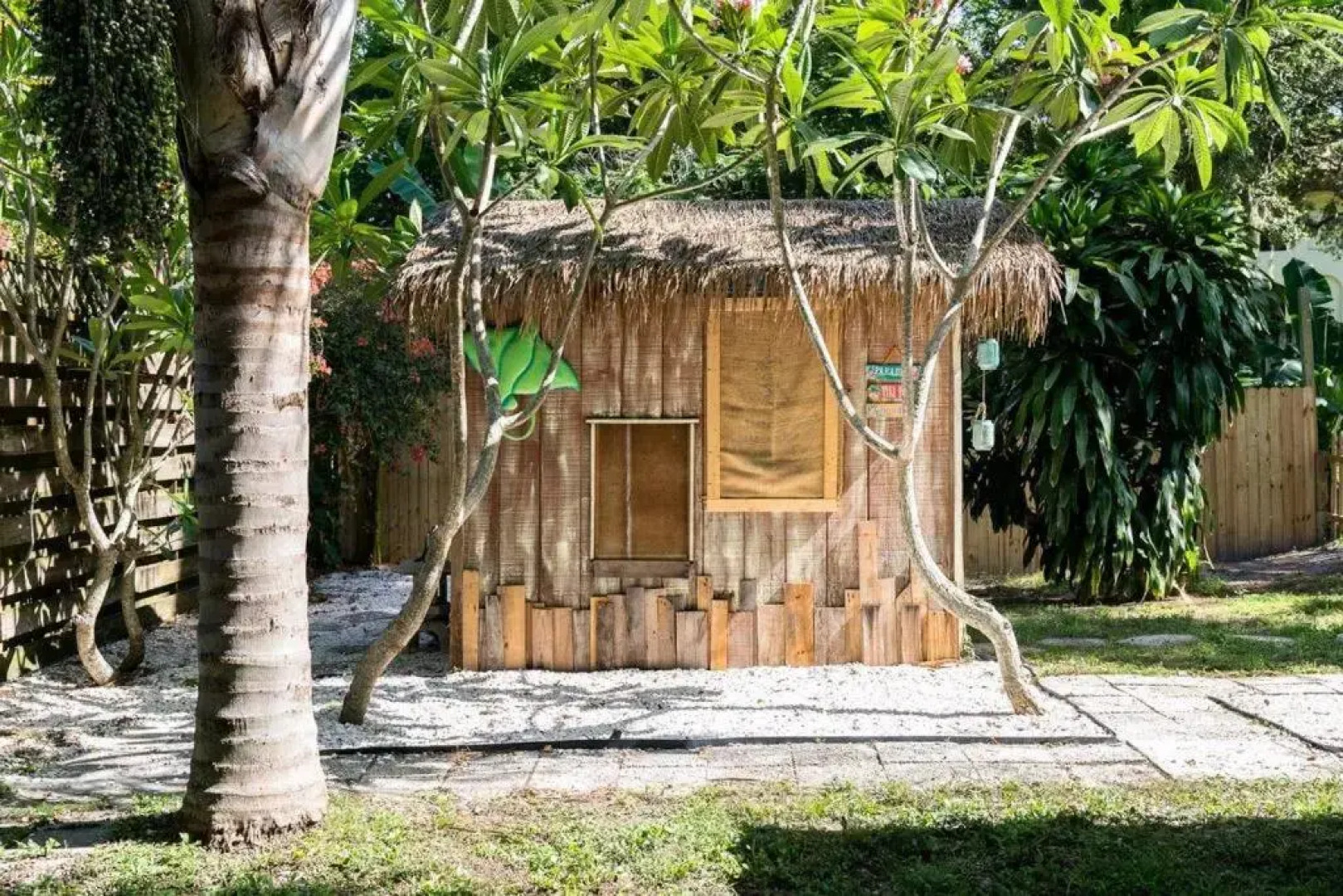 Welcome to The Bray Escape 4 miles to Siesta Key