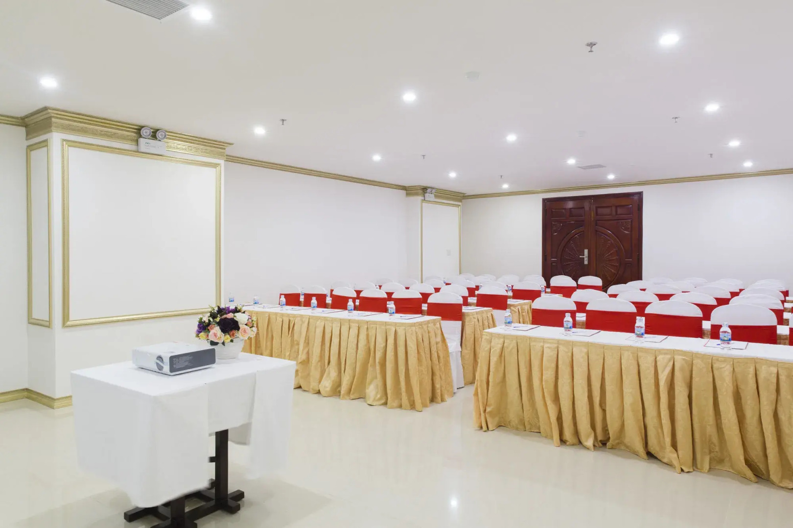 Paris Nha Trang Hotel & Apartment