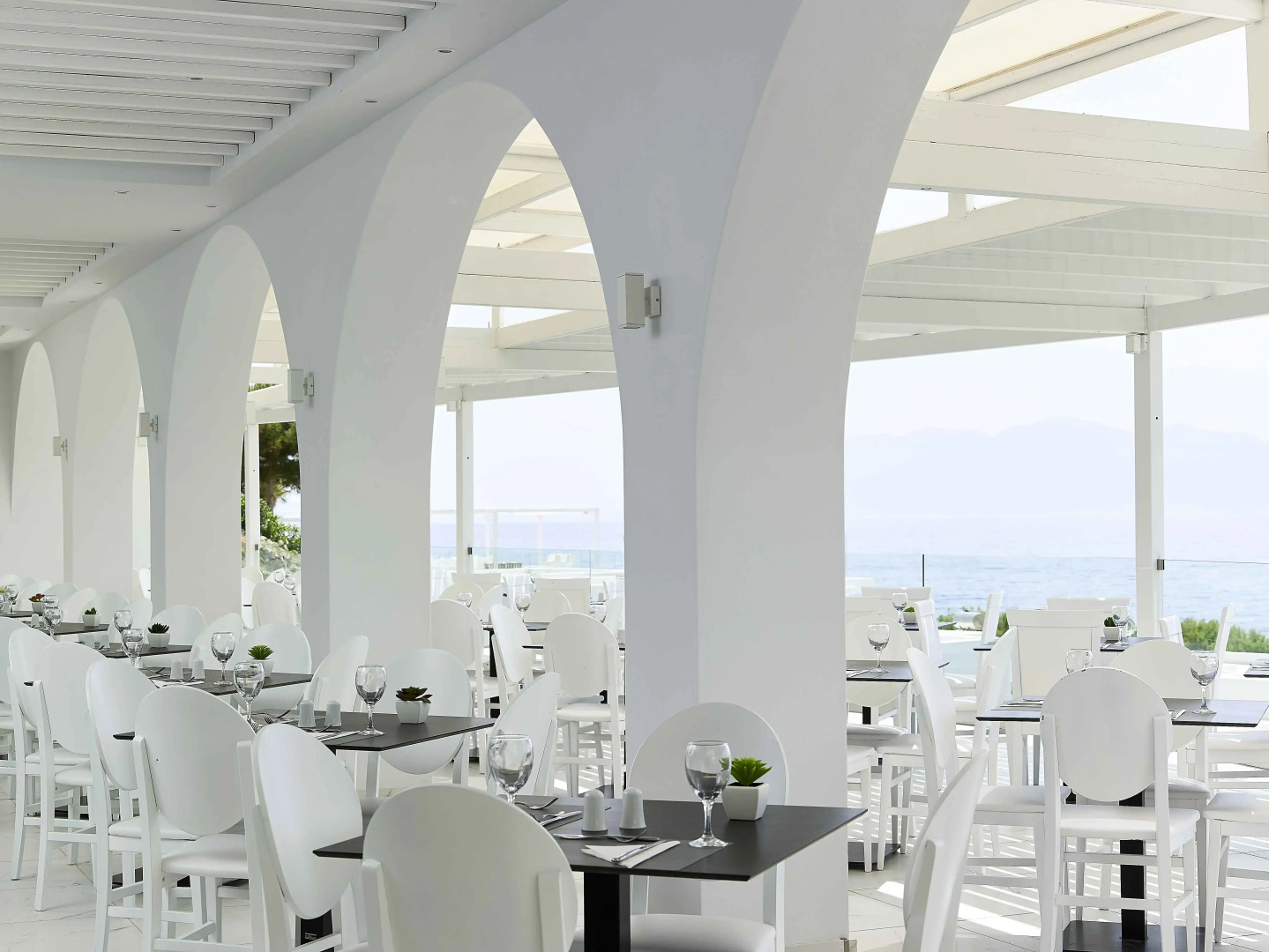 Dimitra Beach Hotel & Suites