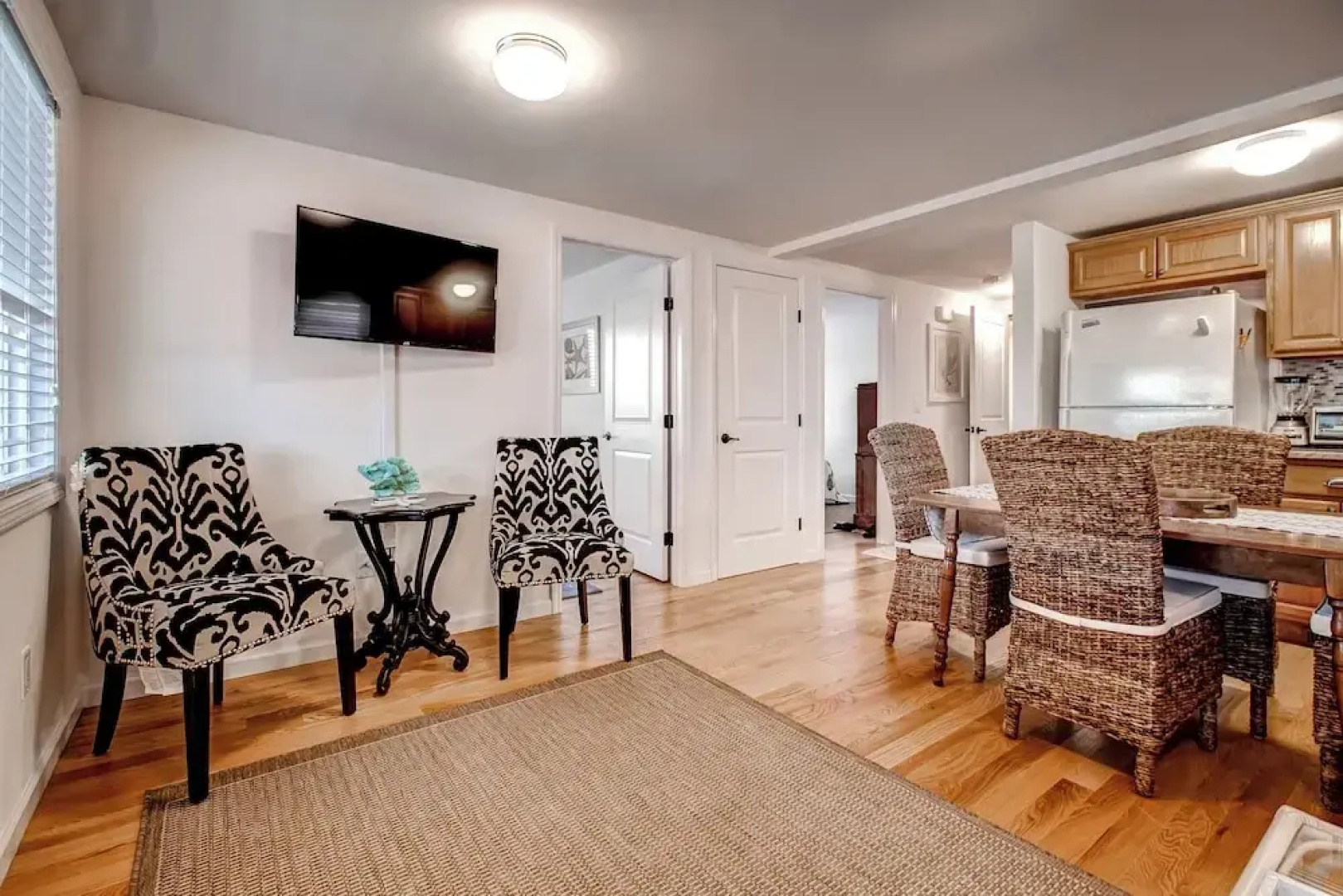 Recently Renovated LBI Apt w/ Deck on Beach Block!