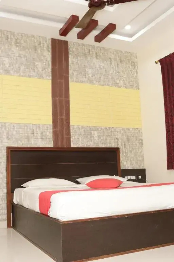 Es Residency by OYO Room