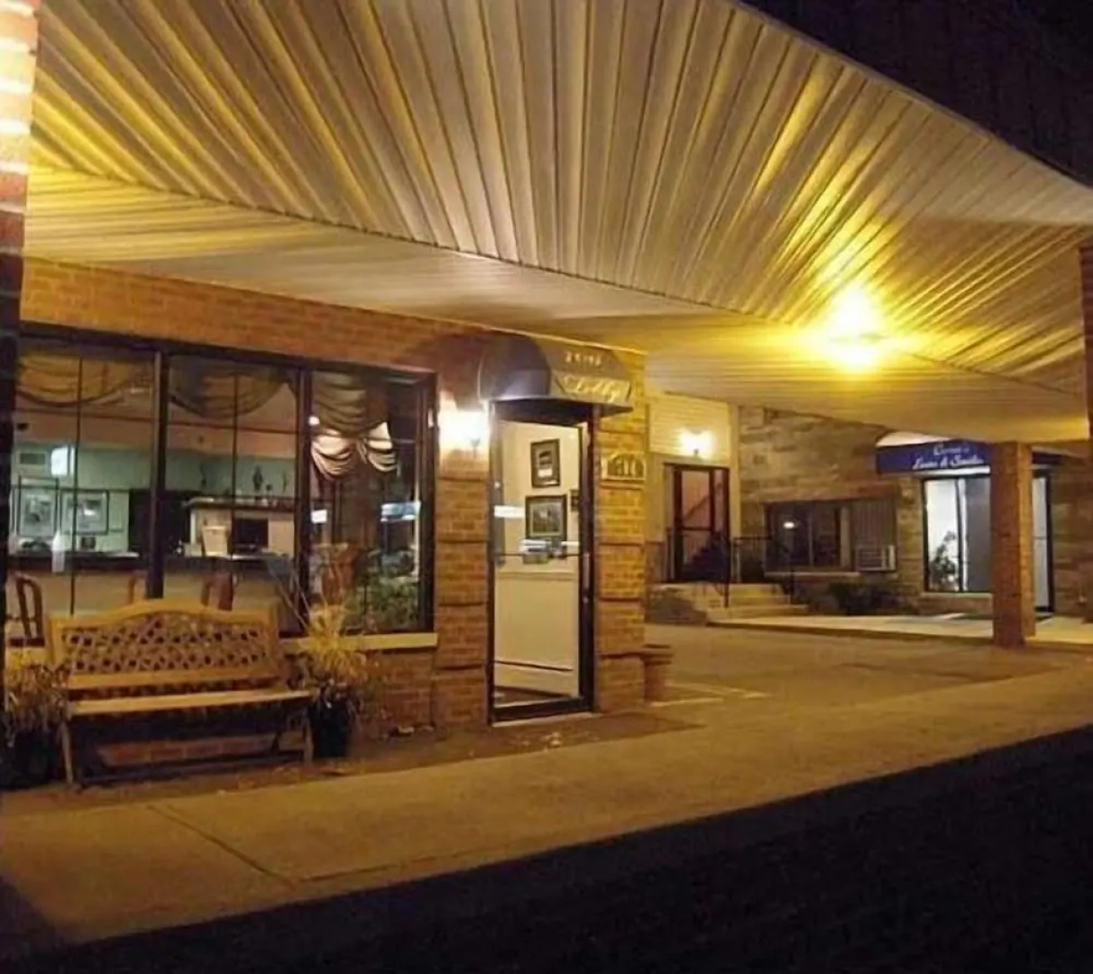 Colonie inn and Suites