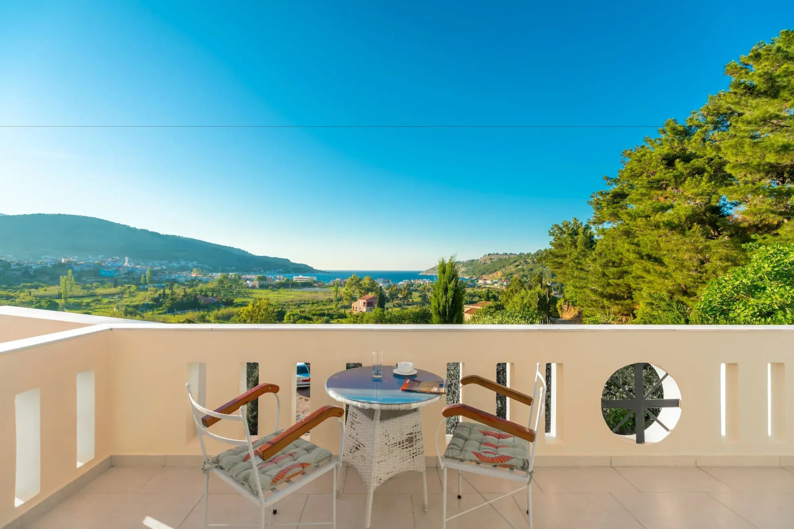 Ai Yannis Suites and Apartments Hotel