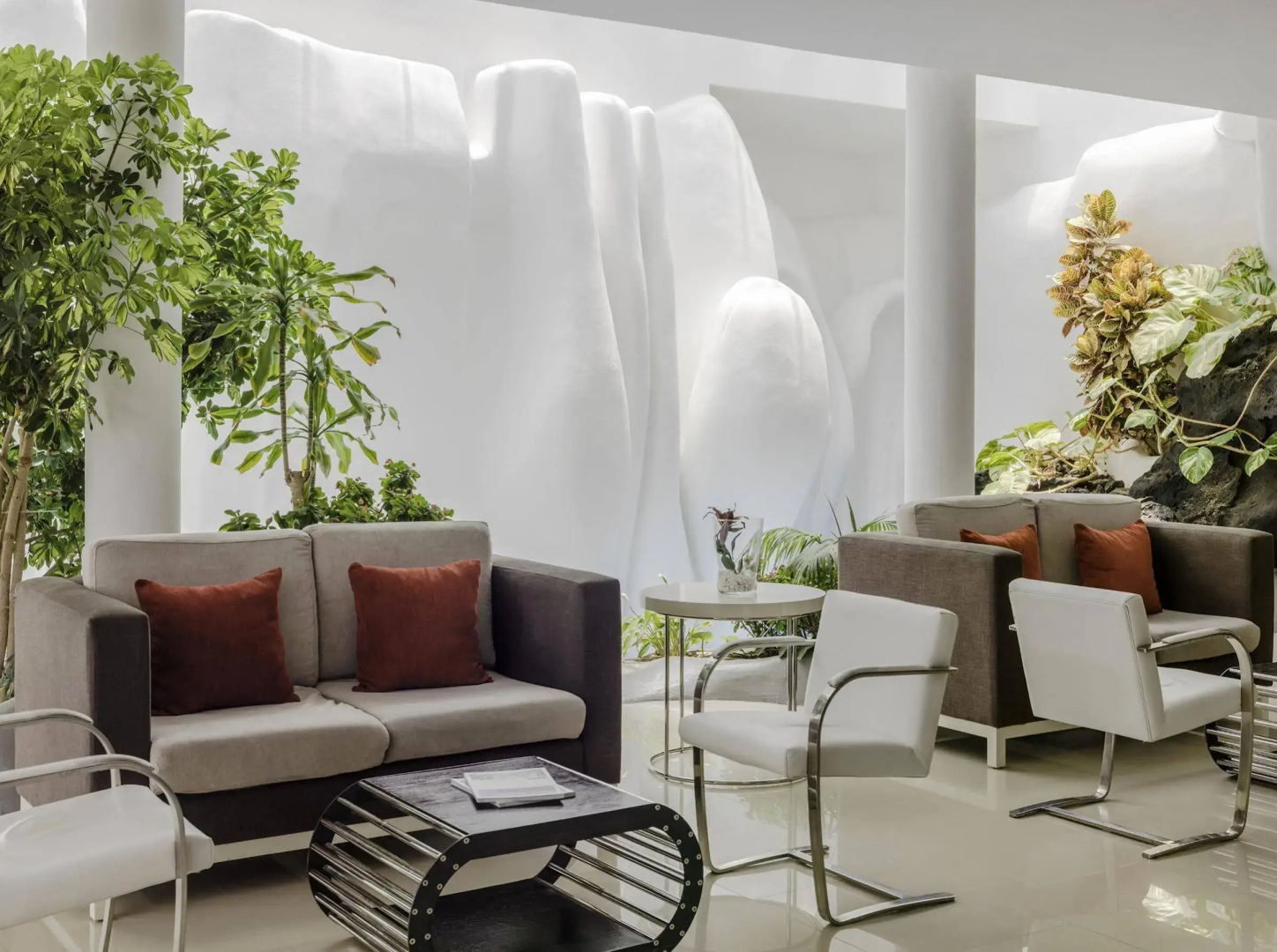 H10 White Suites