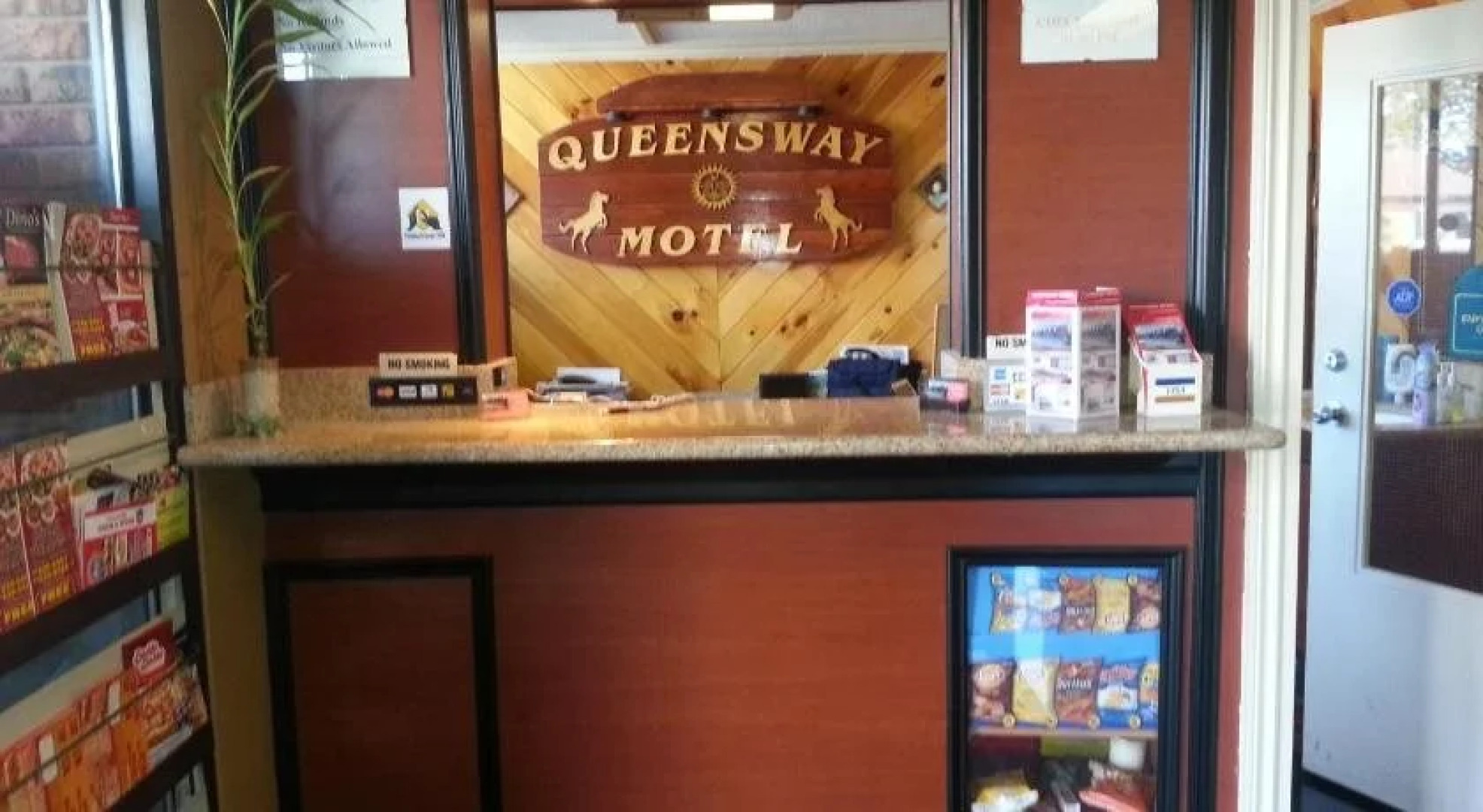 Queensway Motel