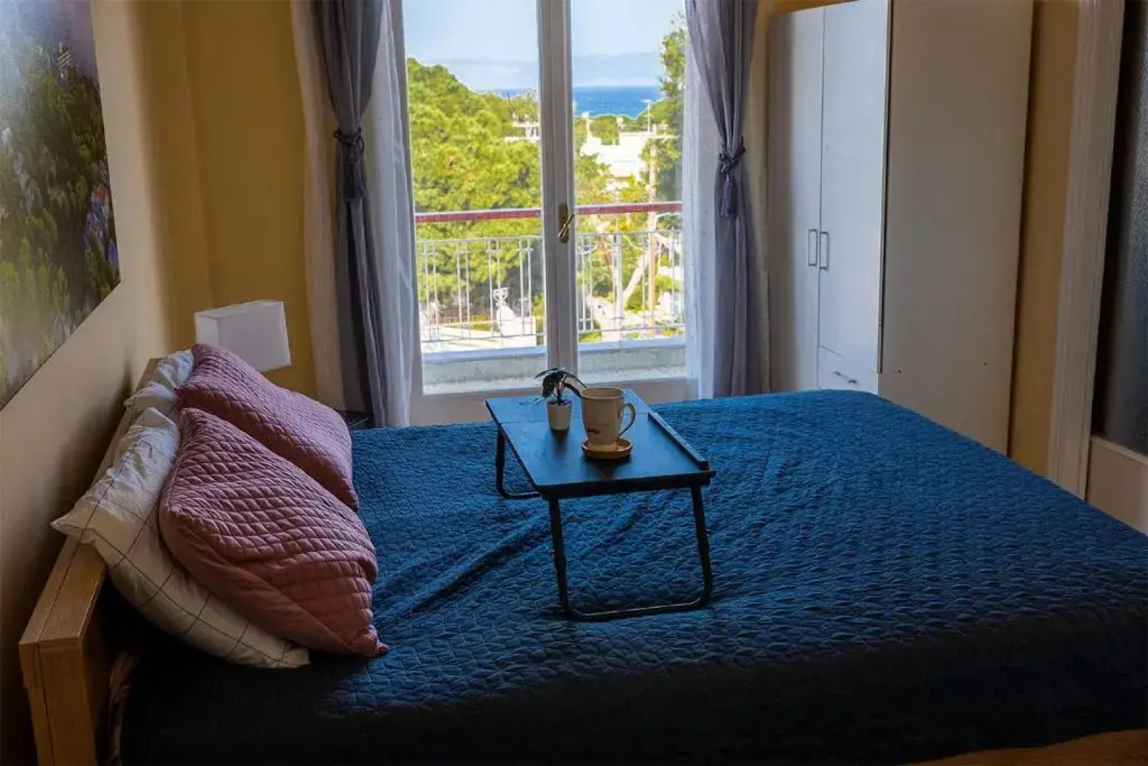 Lovely 1-bdrm condo, balconies 5 min walk to beach