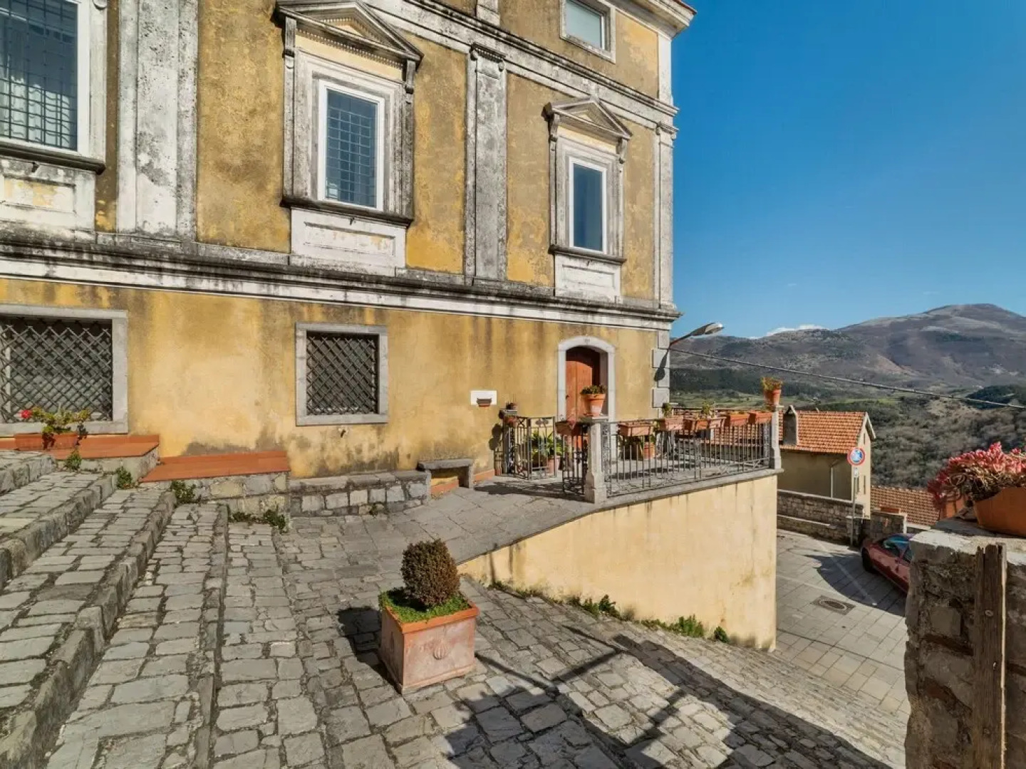 Vintage Holiday Home in Caselle in Pittari Near the Forest