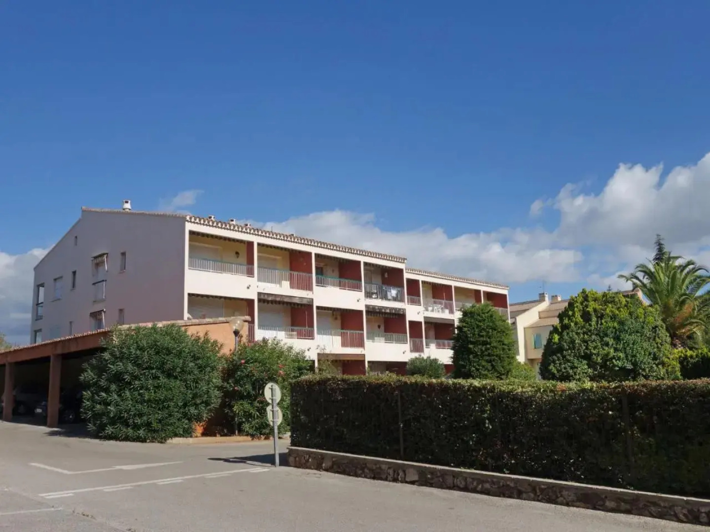 Studio 2 + 2 dans résidence avec piscine