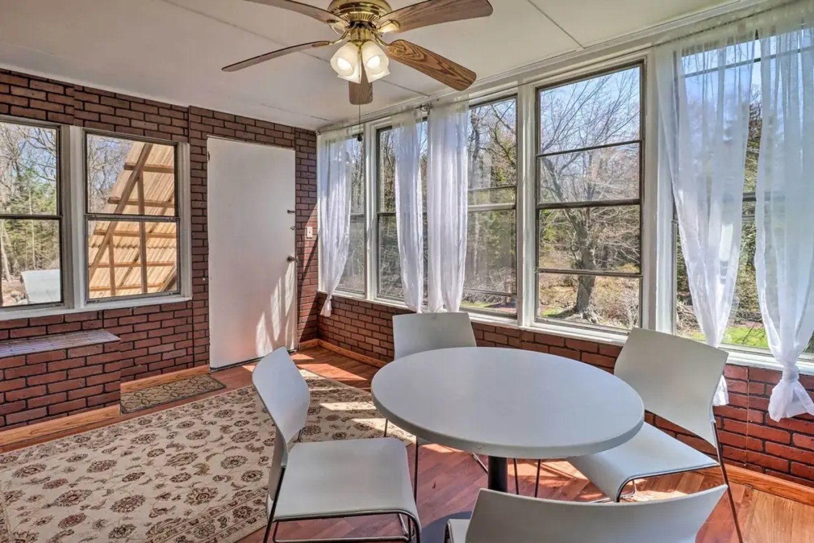 3 Mi to Lake: Spacious Tobyhanna Home & Guest Home