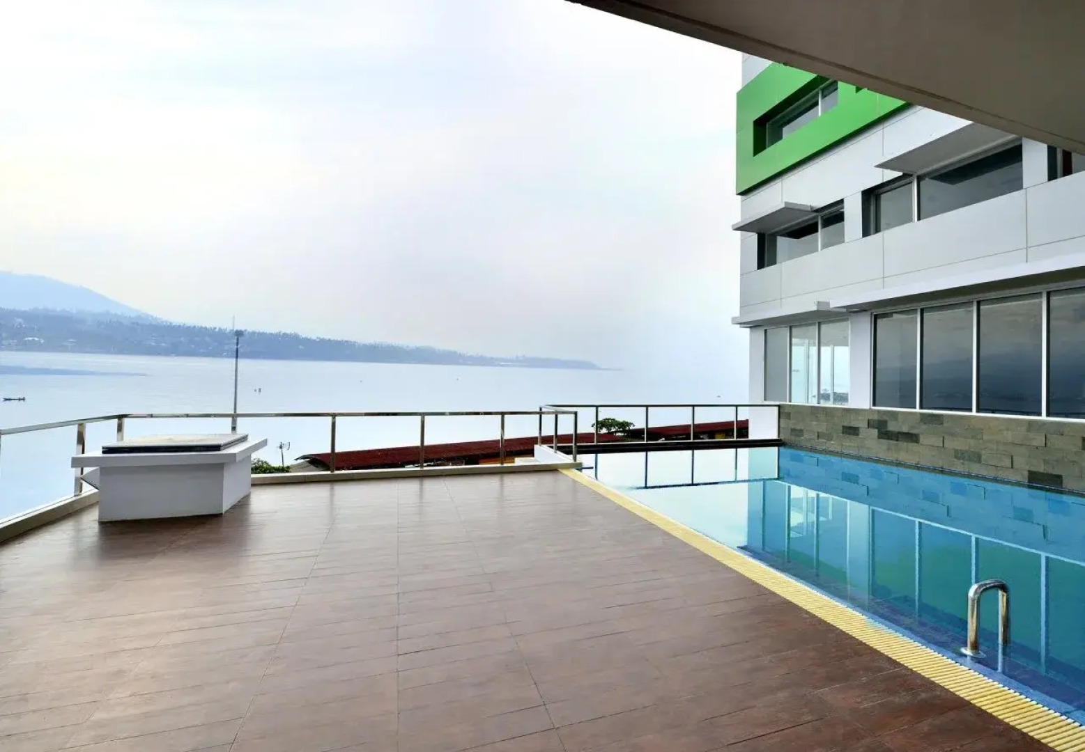 Whiz Prime Hotel Megamas Manado