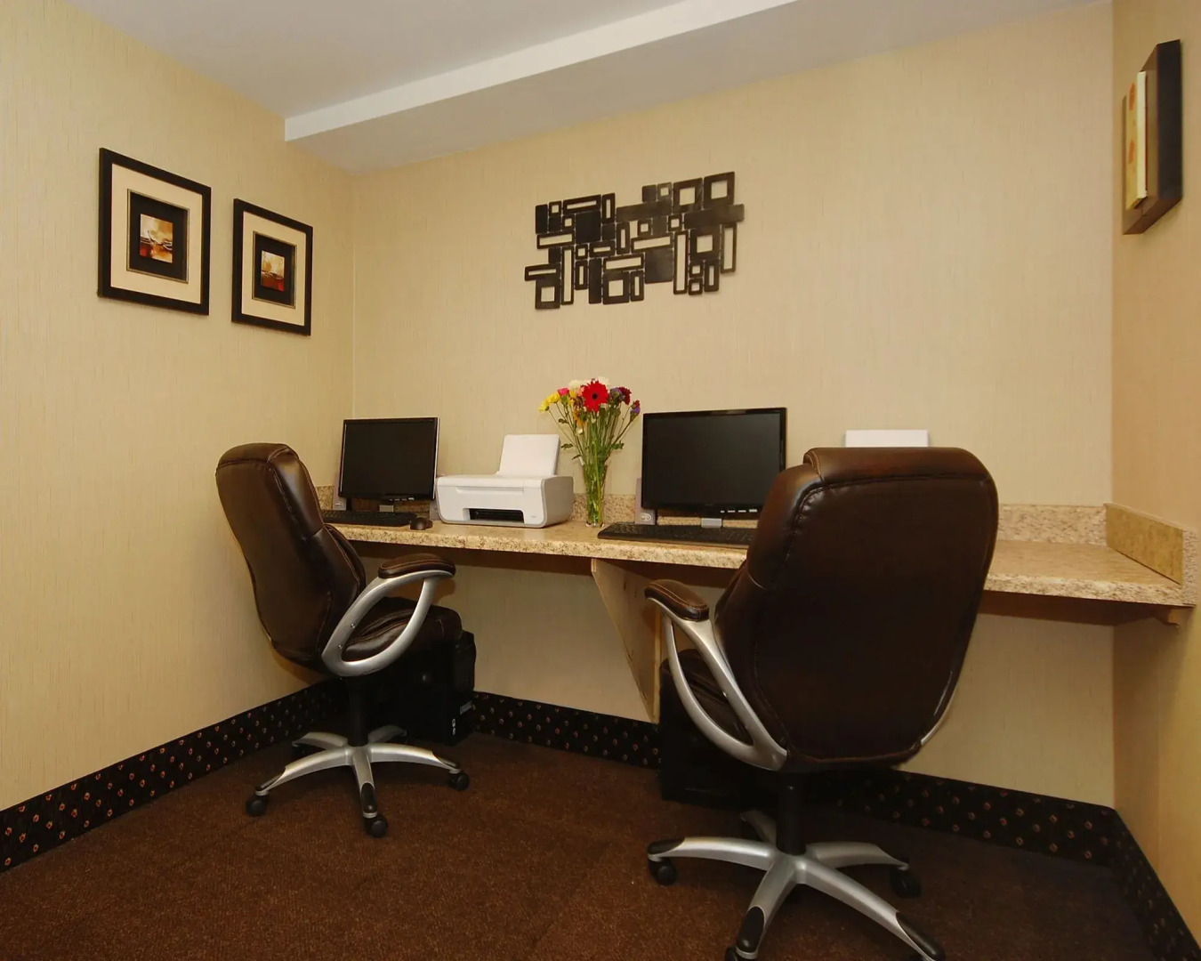 The Plaza Inn & Suites