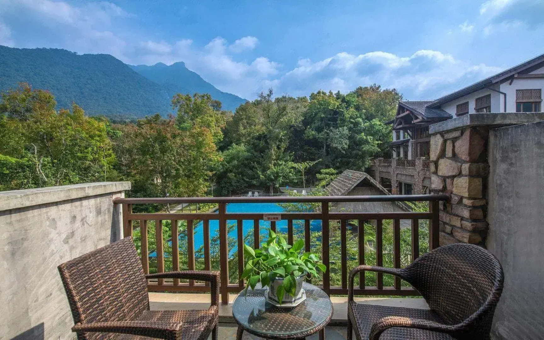 Wuzhishan Yatai Rainforest Resort Hotel