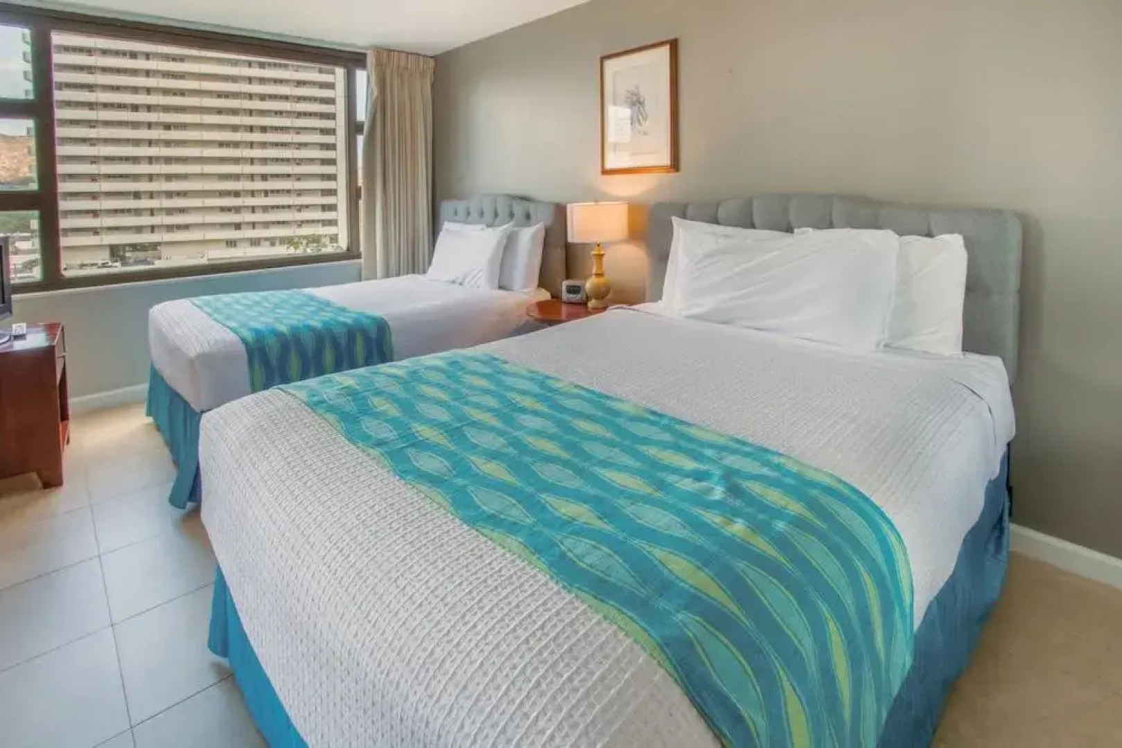 Waikiki Banyan - Pool View Tower 1 Suite 911