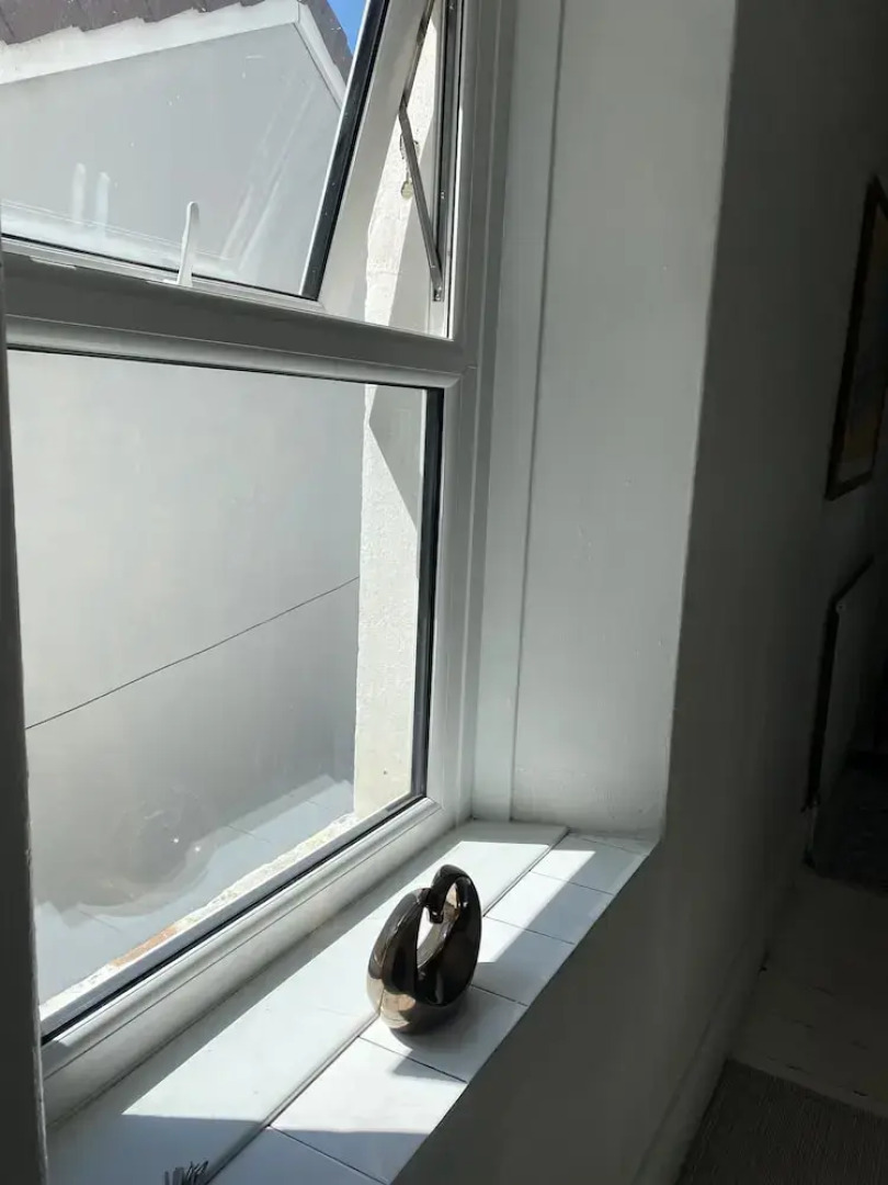 Stunning 2-bed Apartment Above Schooners Bar