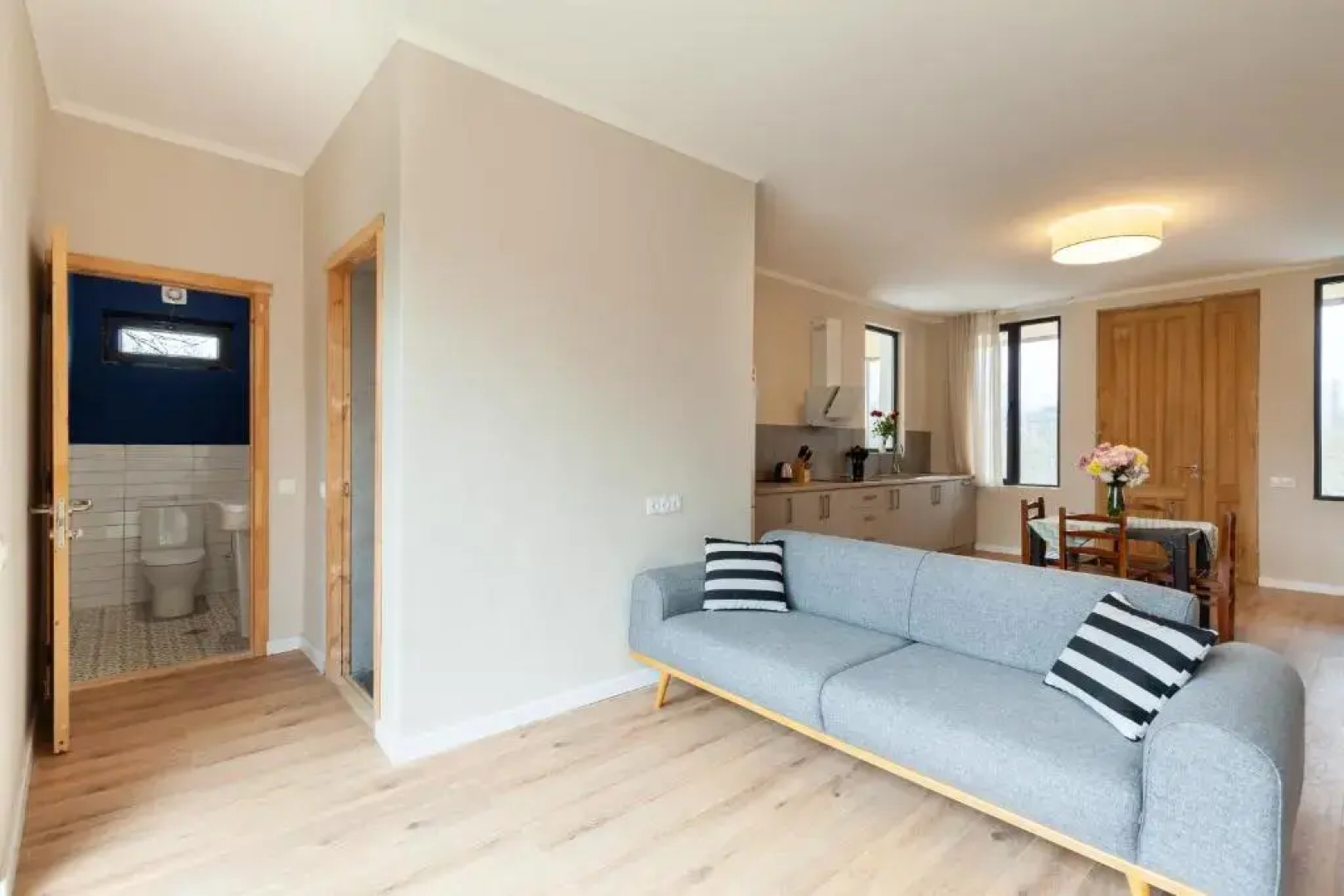 Недавно отремонтированное бунгало с тремя спальнями в сельском районе