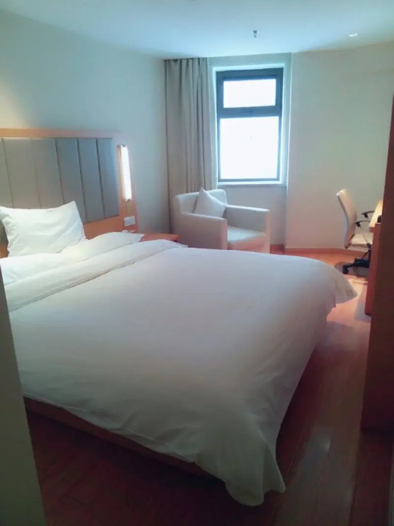 Hanting Seasons Dalian Qingniwa Bridge