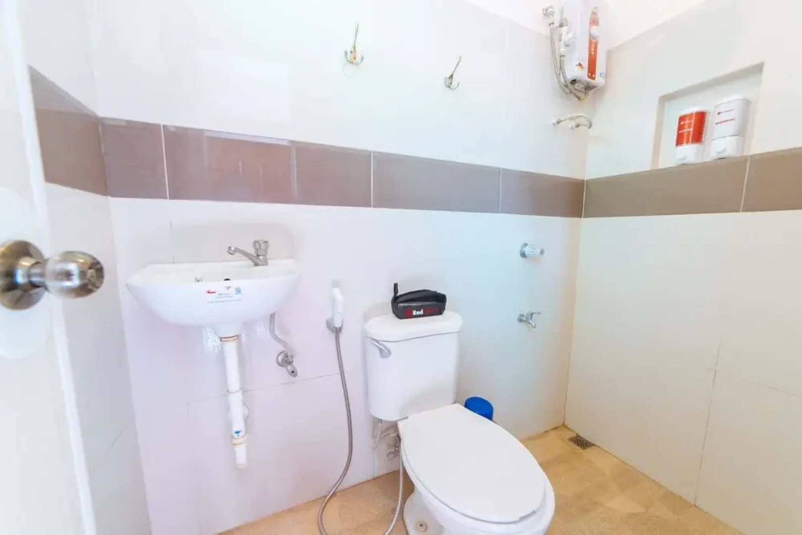 Jeonvill Travellers Inn by RedDoorz