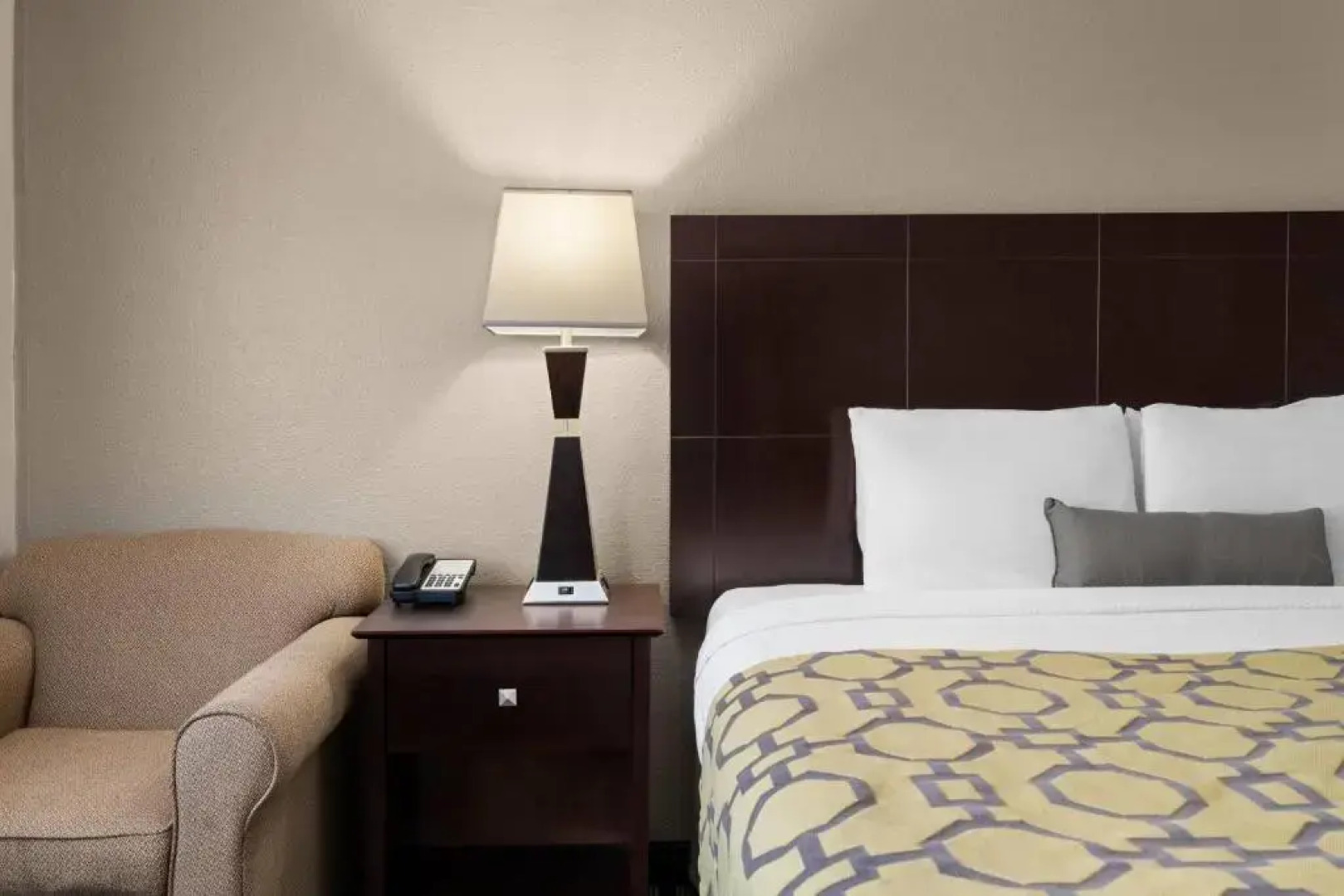 Baymont Inn & Suites Jefferson City