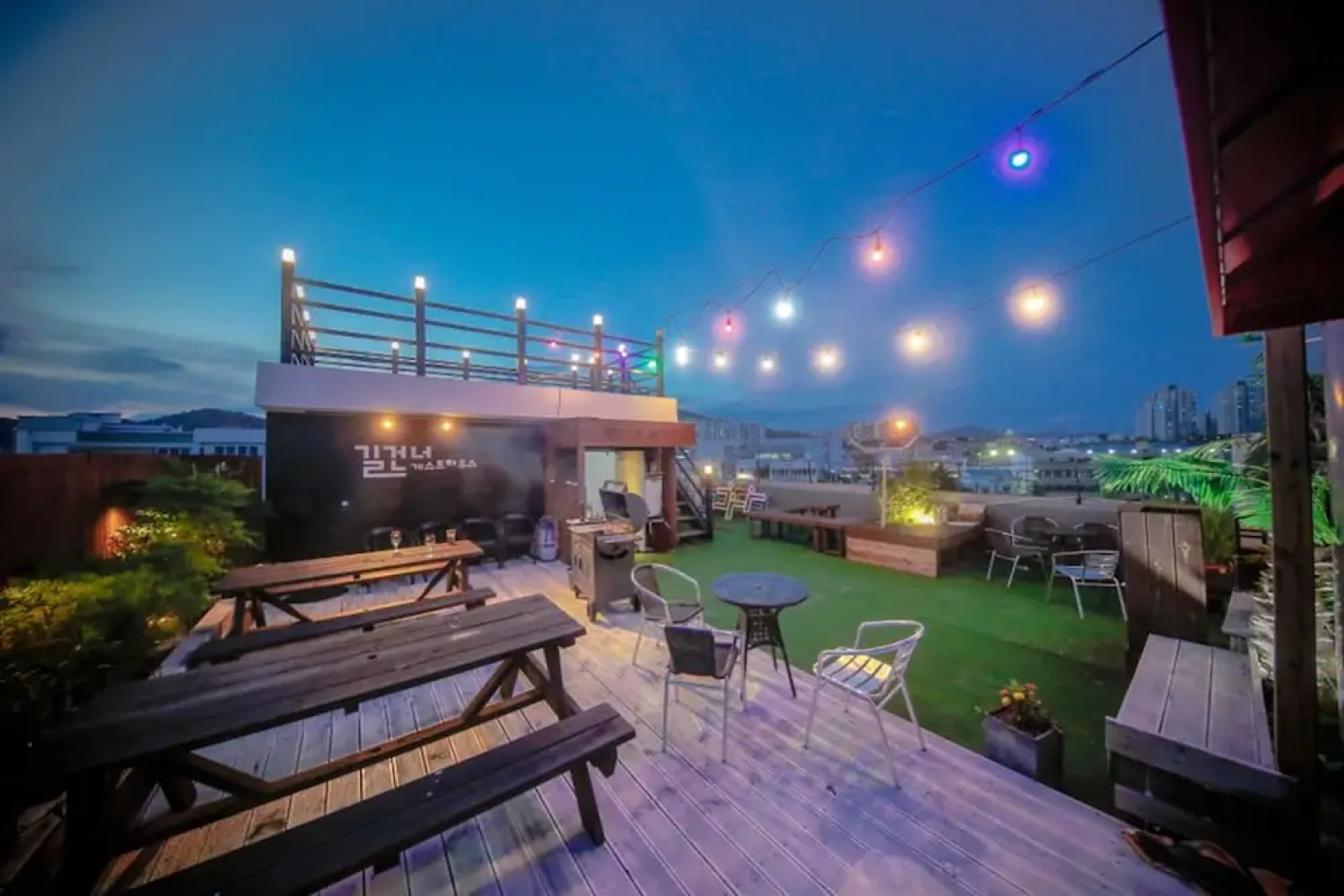 Across the Street Guesthouse - Hostel