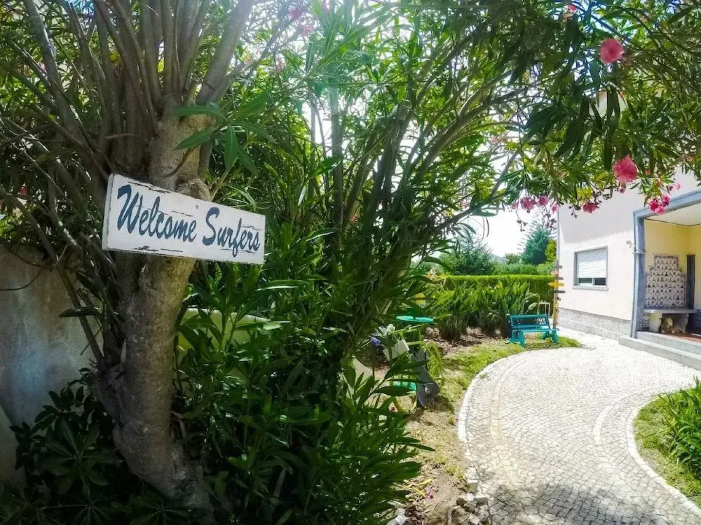 Carcavelos Beach Hostel