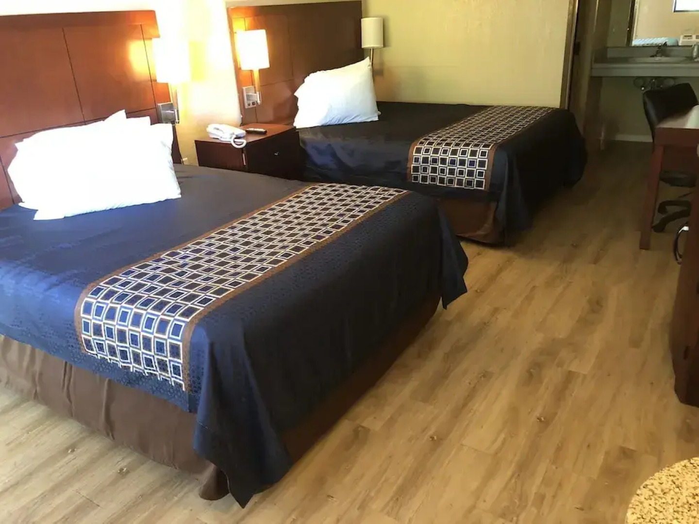 Inn Between The Hedges