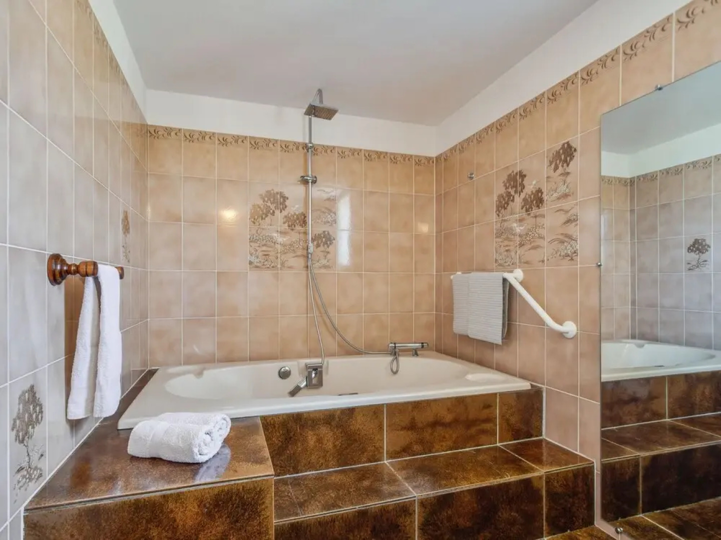 Cosy Apartment in Vachères With Private Garden