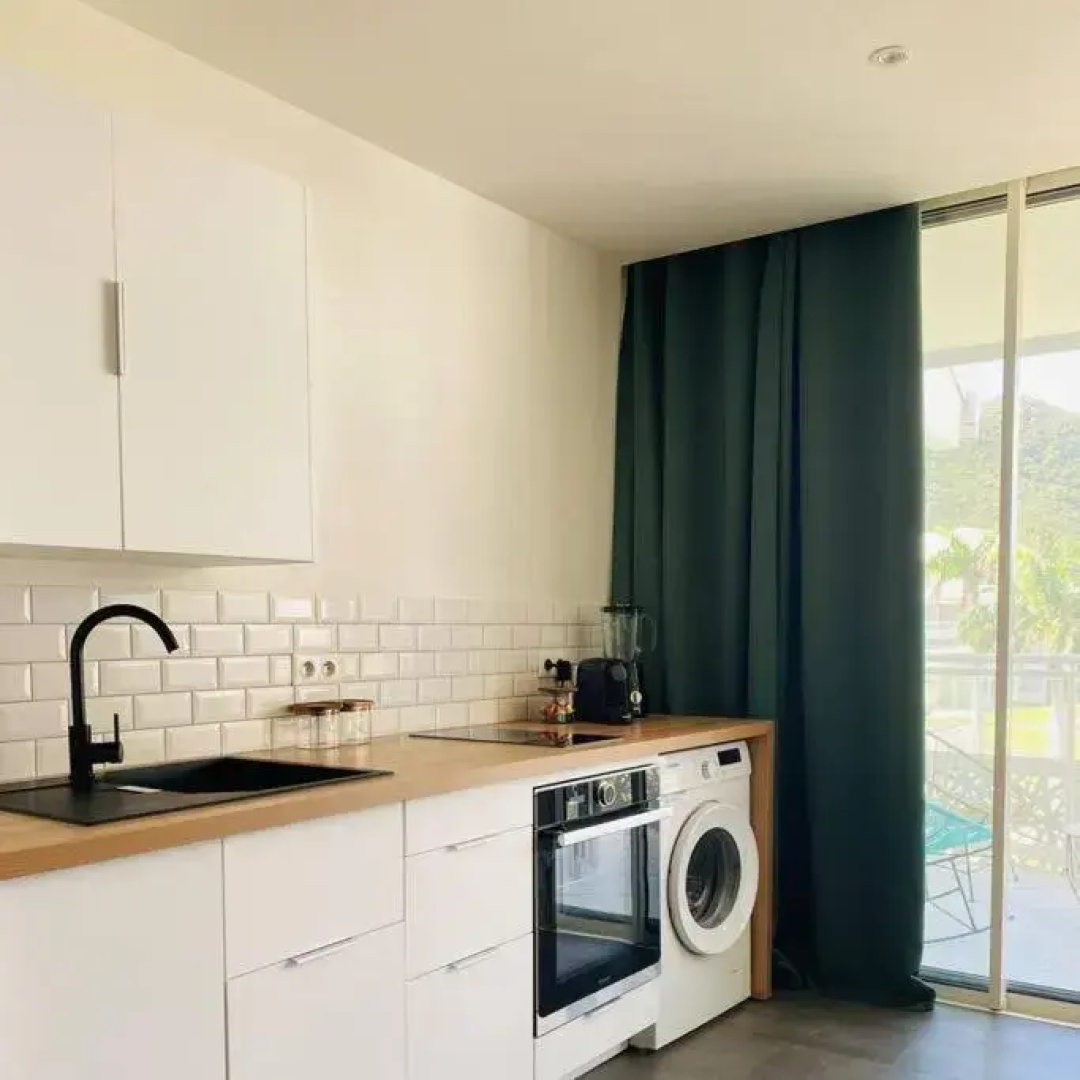 Studio tropical, beautifully renovated, sea view