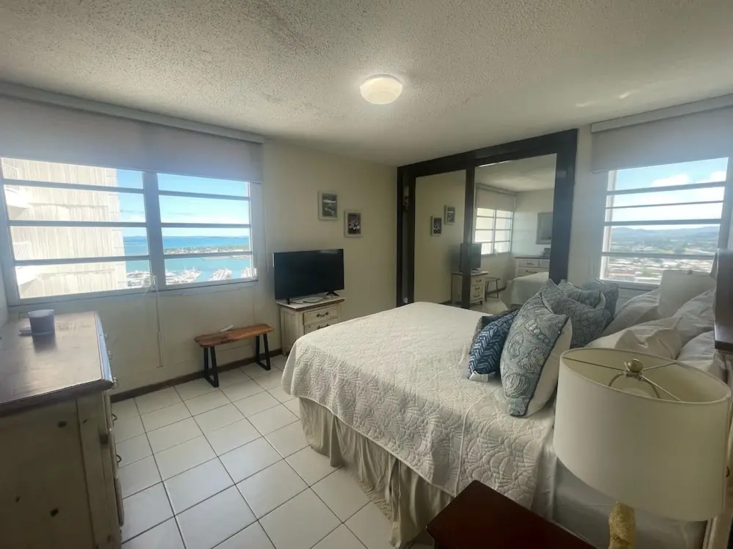 Ocean View 2 Bed 1 Bath 2 Parkings Pool