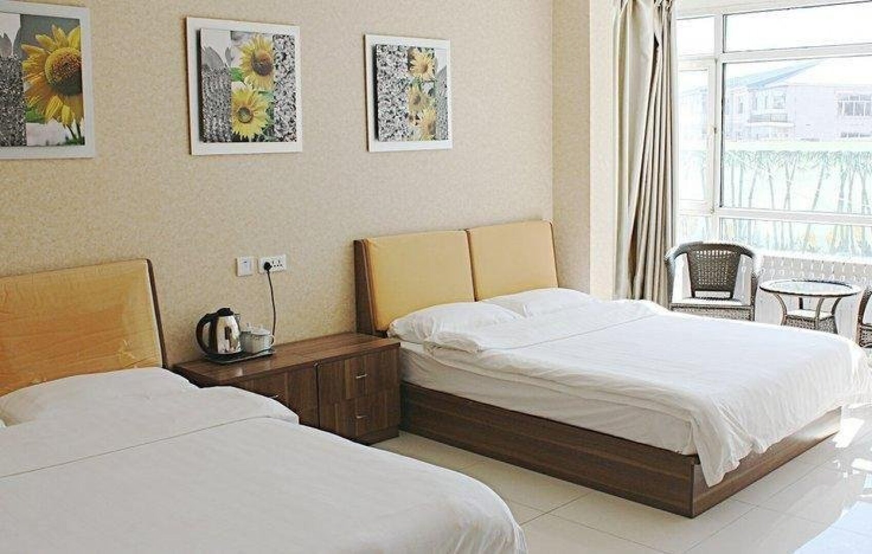 Golden Grassland Inn