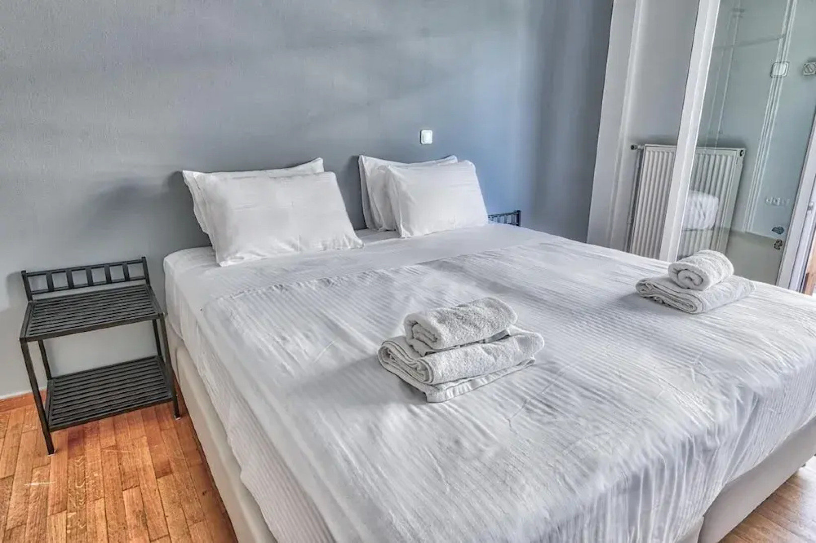 Spacious 3 bedroom apartment in Alimos