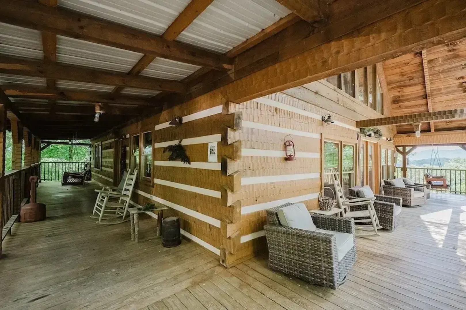 Big Kahuna Lodge 3 Bedroom Cabin by RedAwning