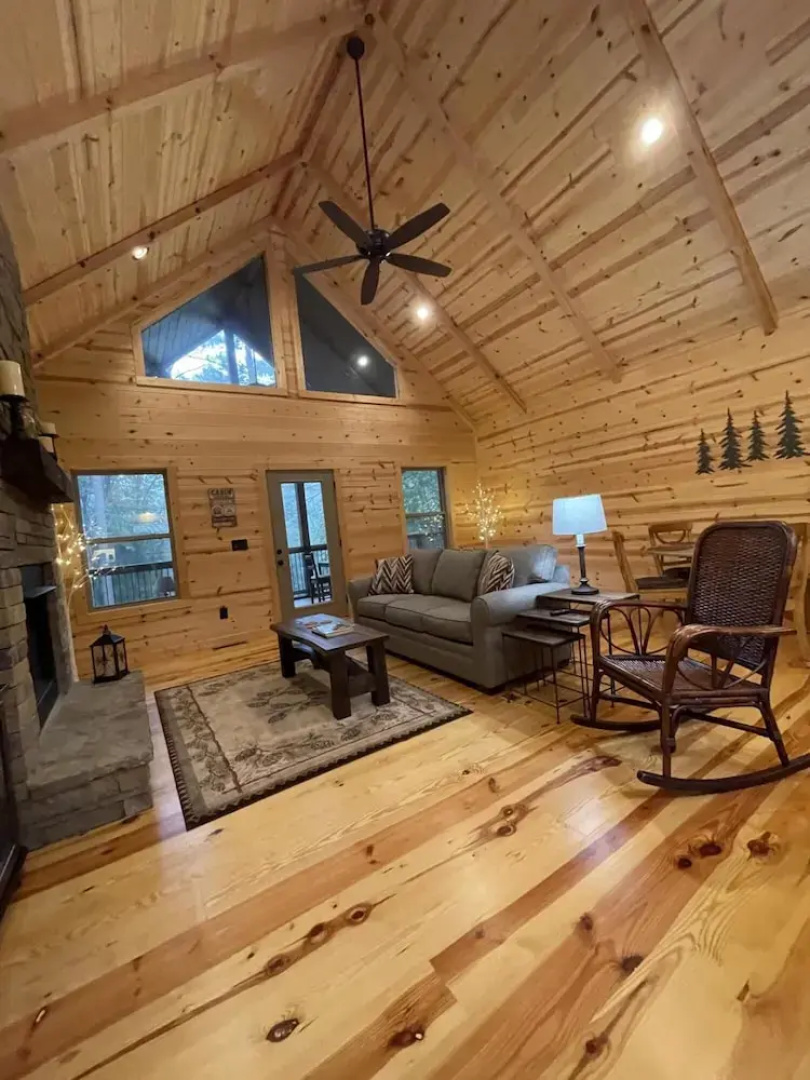 Hollow Tree Hideaway - Coosawattee River Resort