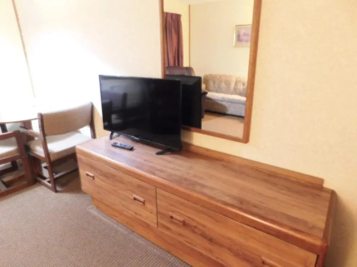 AmeriVu Inn and Suites