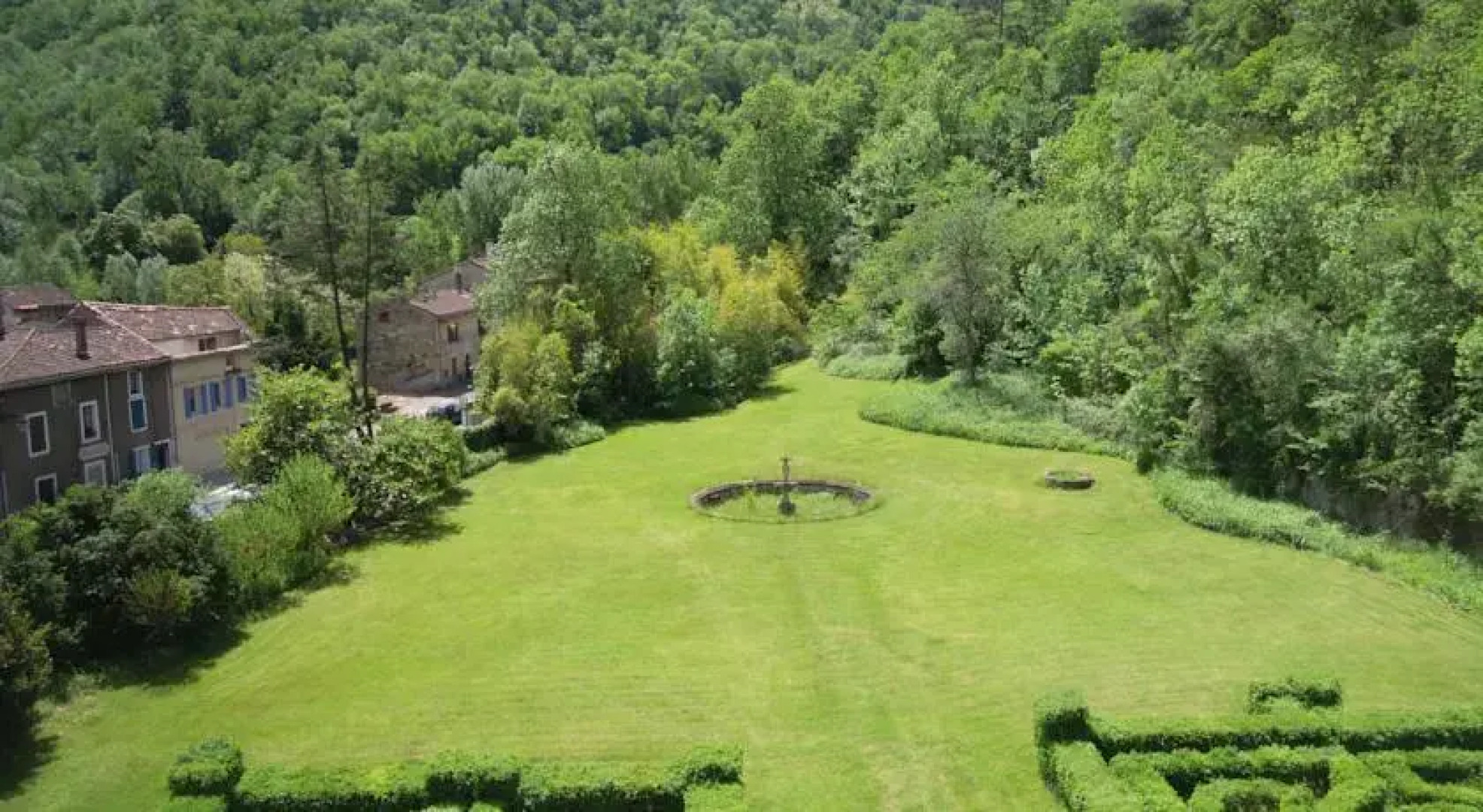 Le Castel De Burlats