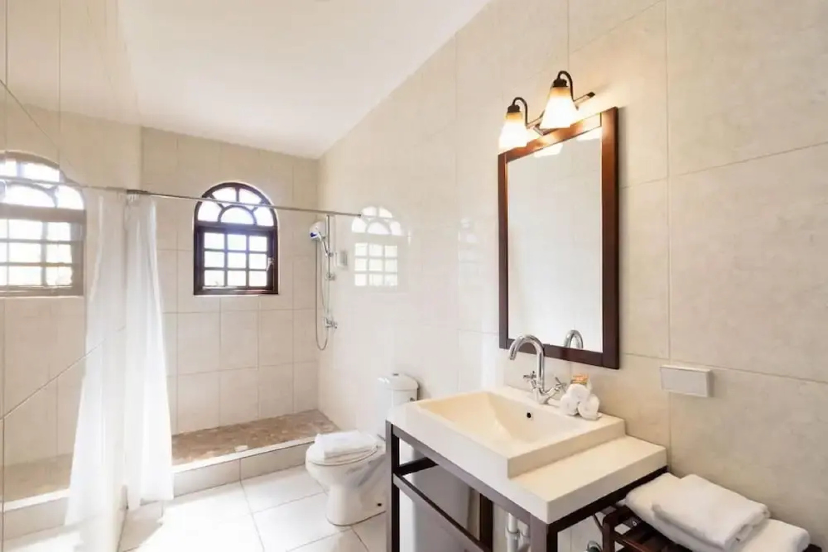 Beautiful 3br2 5BA Villa w Pool Close 2 Baby Beach