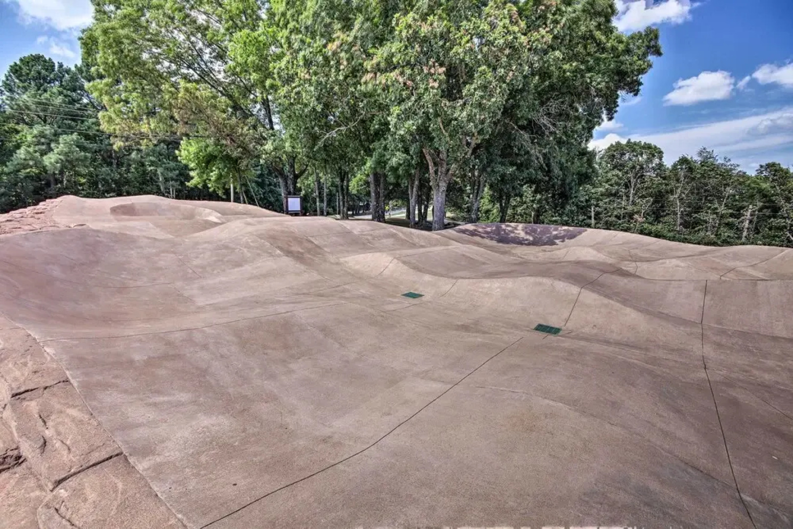 Bella Vista Home w/ Deck + Trails: On Golf Course!