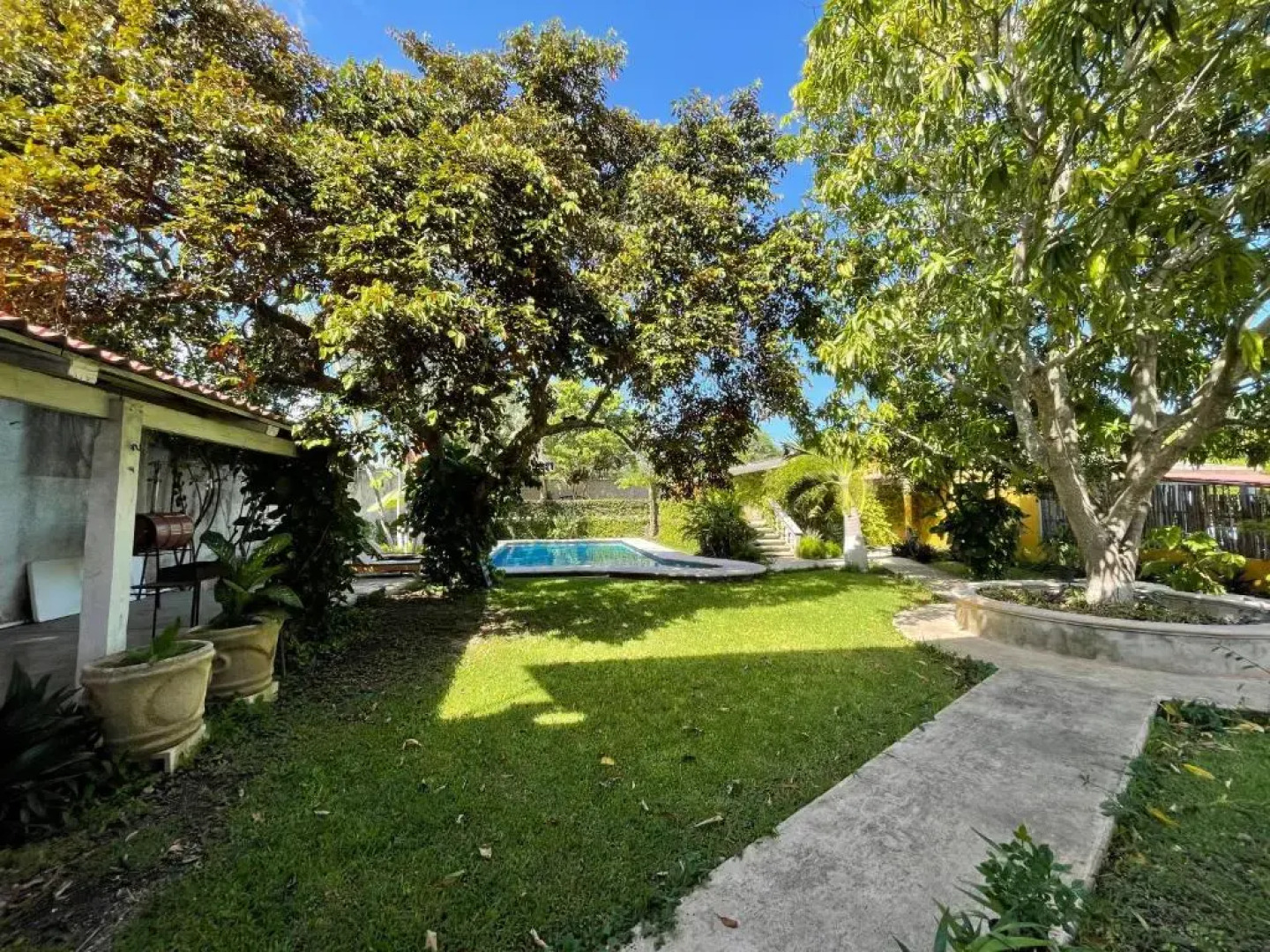 Cuevita + Nido /Piscina & Jardín compartido