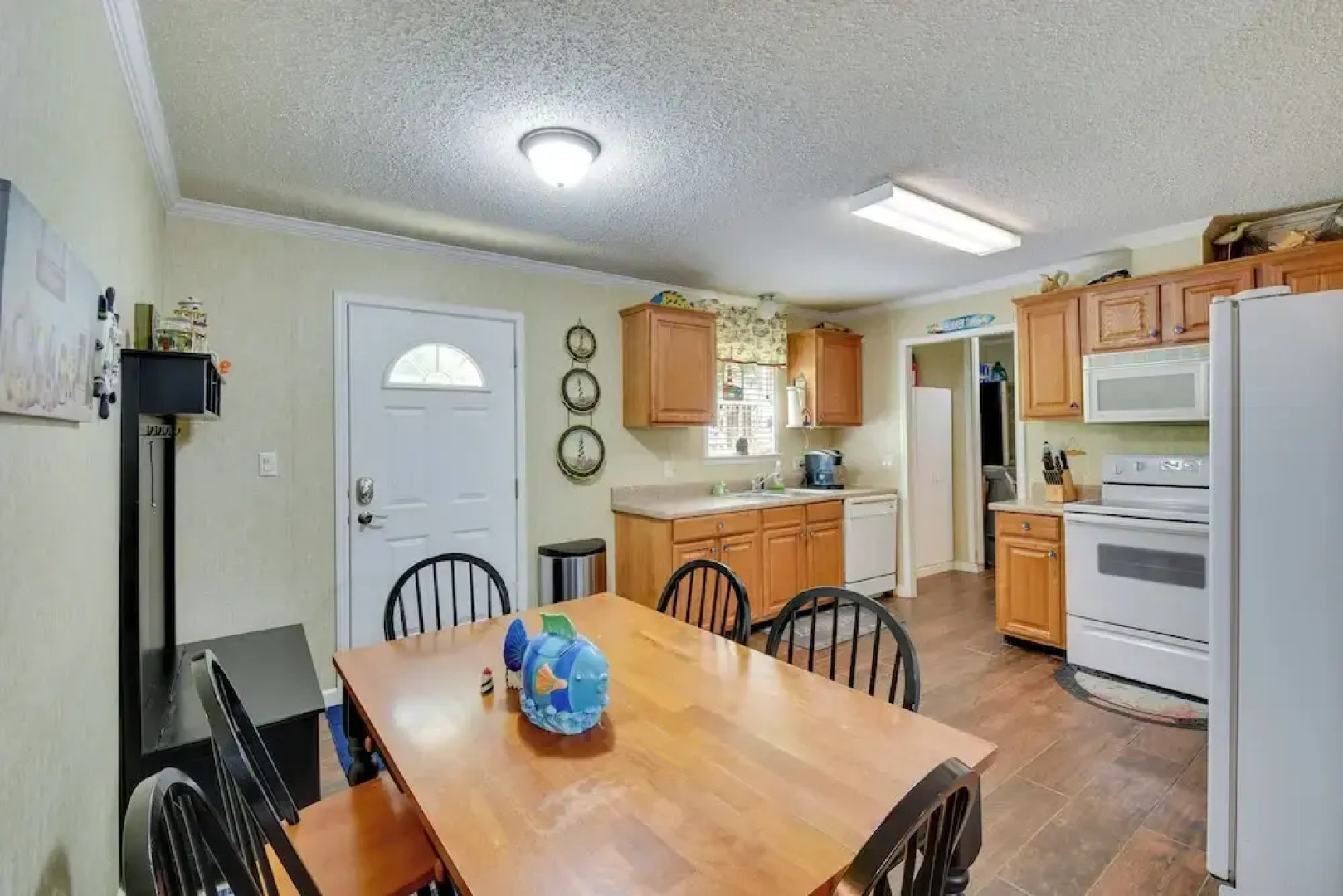 Lakefront Fair Play Vacation Rental, Pets Welcome!