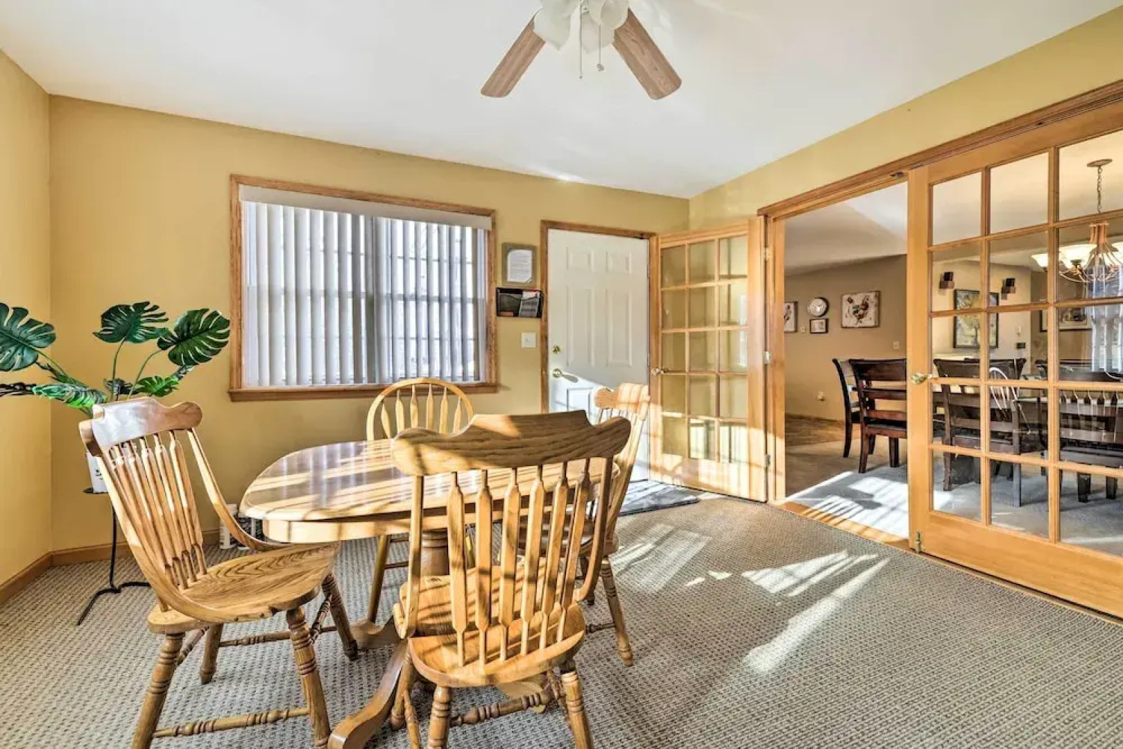 Hot Tub, Lake Access: Spacious Poconos Getaway!