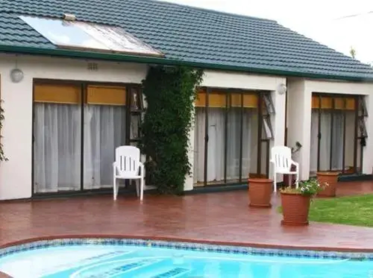 Avon Road Guest House & Tours