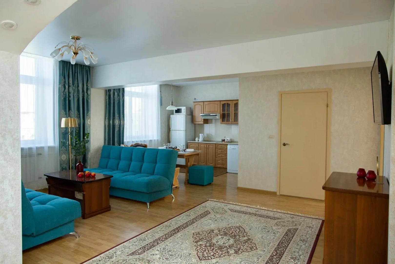 Гости на улице Ленина